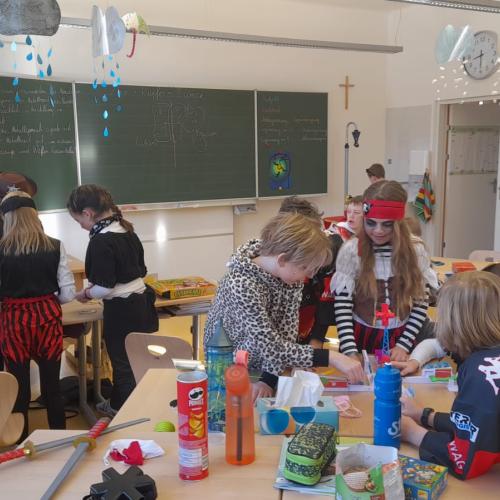 Spielen in der Klasse