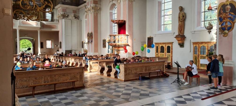 Kinder in der Kirche